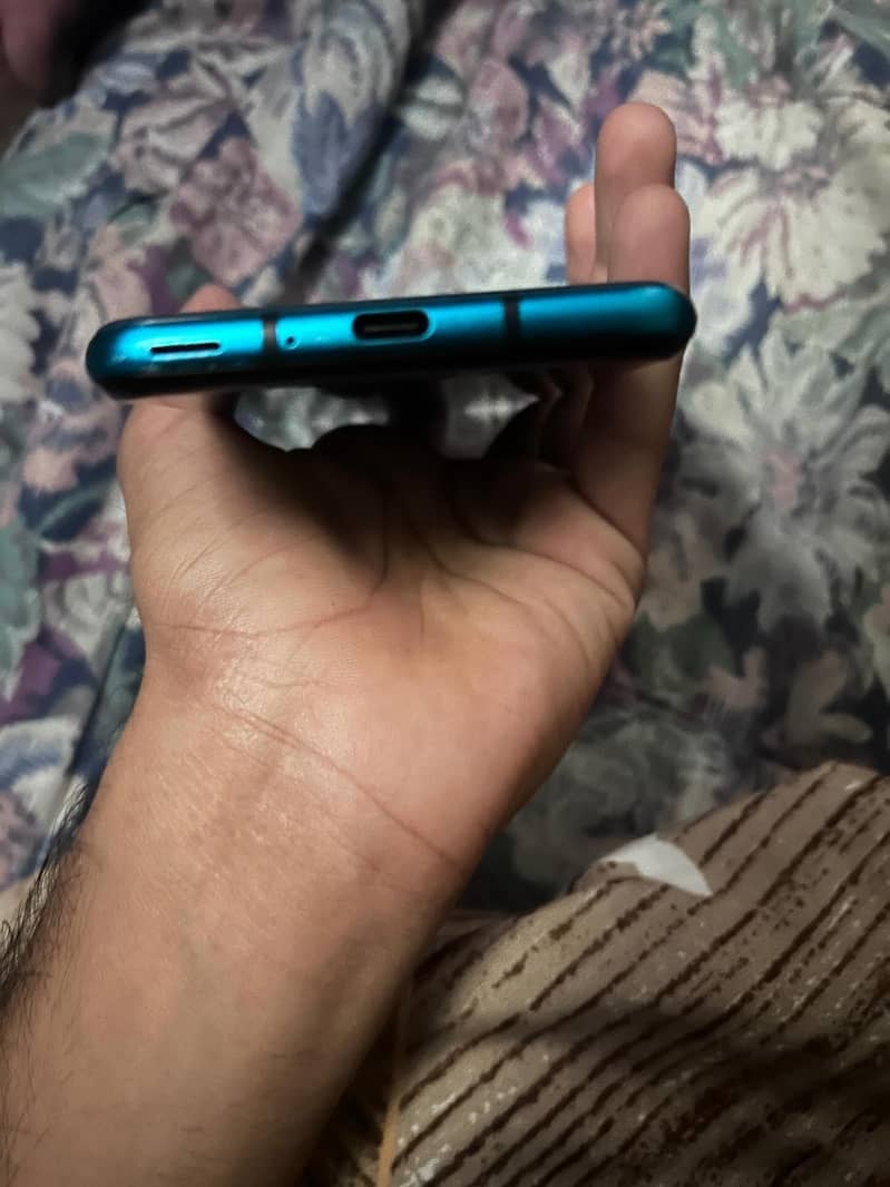 Sharp Aquos R3 2