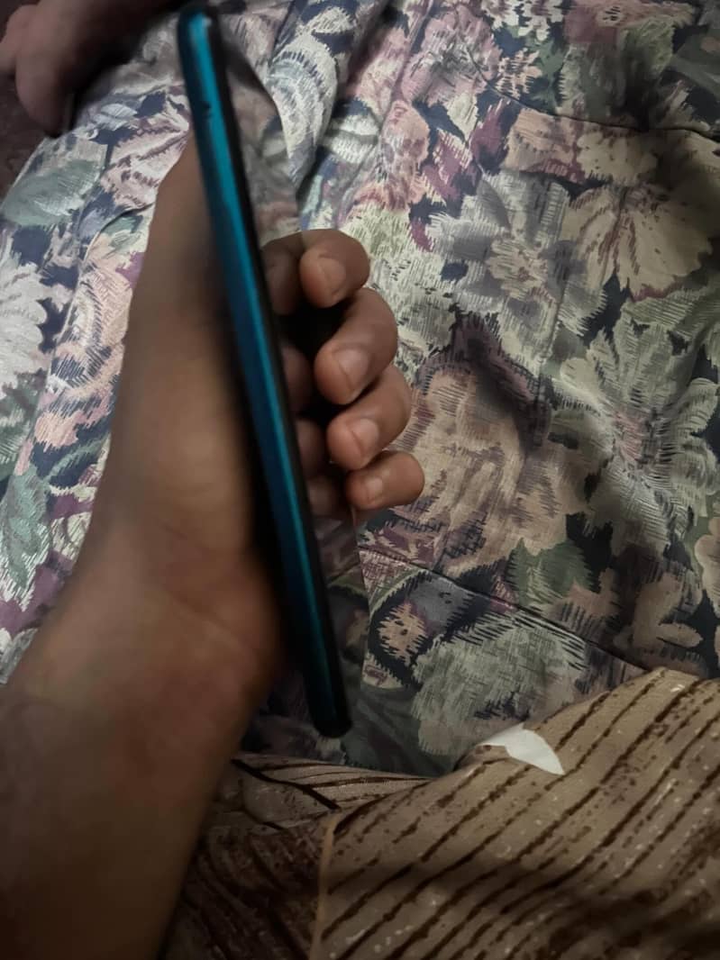 Sharp Aquos R3 3