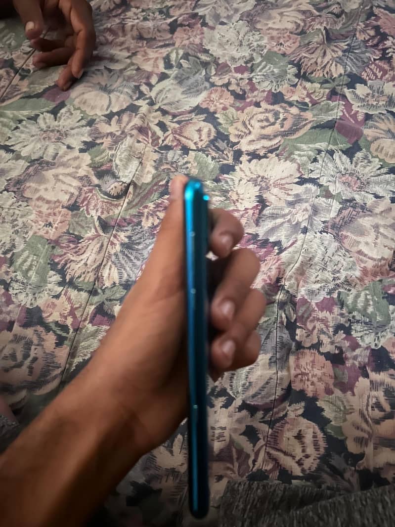 Sharp Aquos R3 5