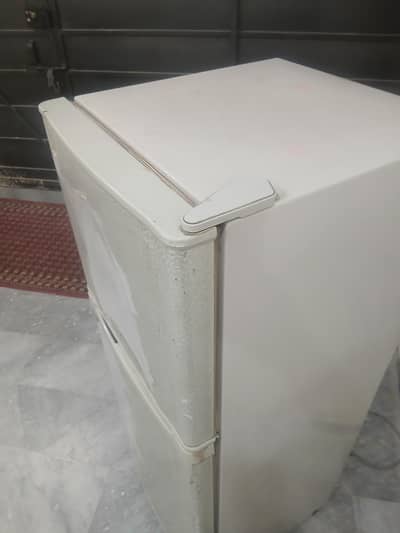 Used dawlance fridge 5feet for sale,