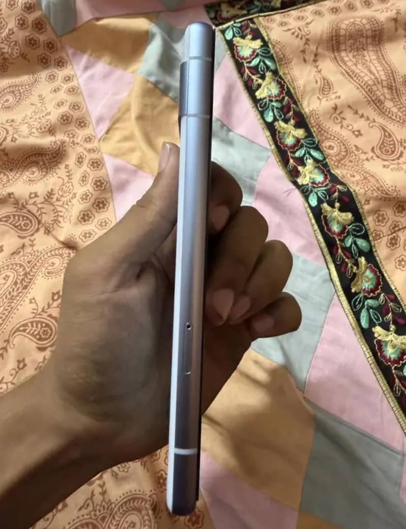 Google Pixel 7a 5