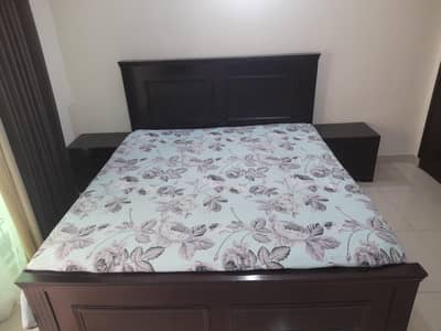 king size wooden bed
