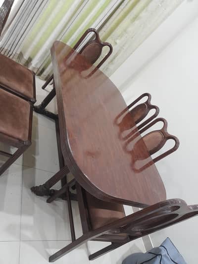 wodden dinning table