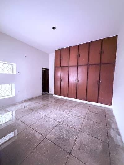1 kanal Totally seprate Upper Portion for Rent 0323.4432274