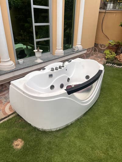 Bath tub jacuzzi