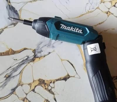 Makita Japan screwdriver drill with bits UAE import