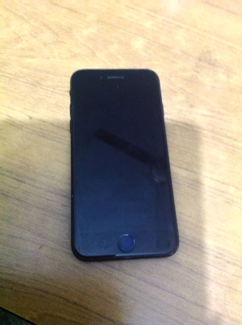 Apple iPhone 7 0