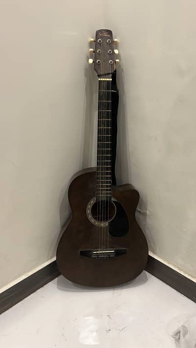 unique color 8-9/10 condition guitar urgent sale