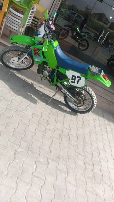 Kawasaki trail kdx , 200cc engine seal , good condition