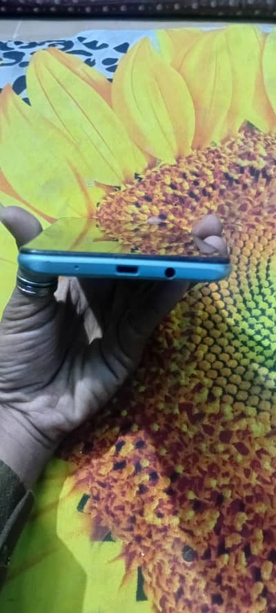 Infinix Hot 11 Play 4/64 gb 10 by 9 condition 03/17/79/77/47/9 call no