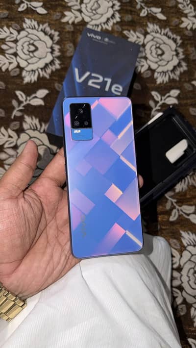 Vivo V21
