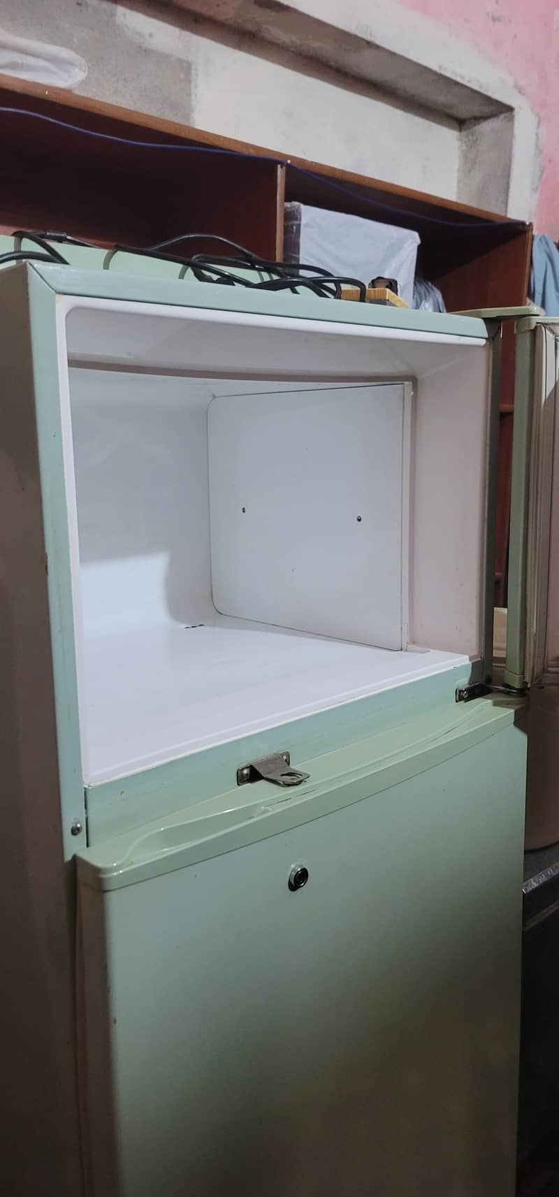 Refrigerator (Singer) 4