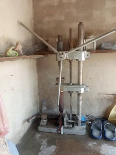 Hand Molding Machine