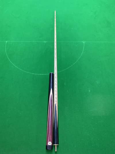 Snooker cue with one bag and good arrow for playing game