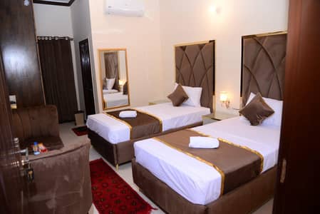 MONTLY ROOM
