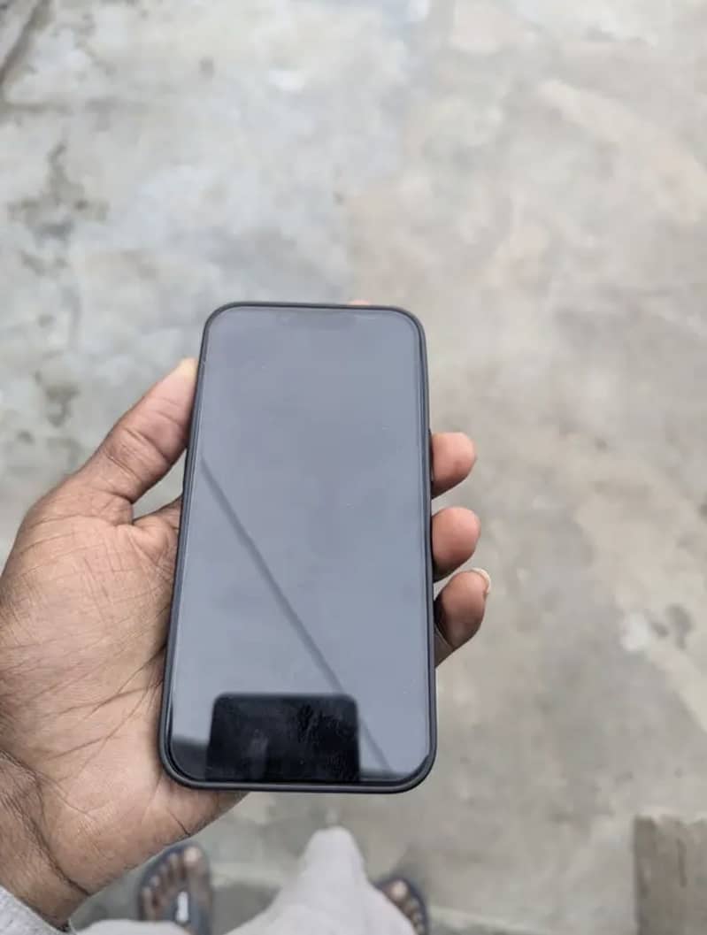Apple iPhone 13 4