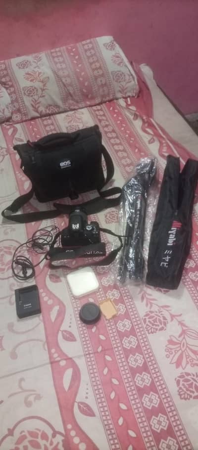canon DSLR camera EOS 700D with 18-55mm lens +trypod