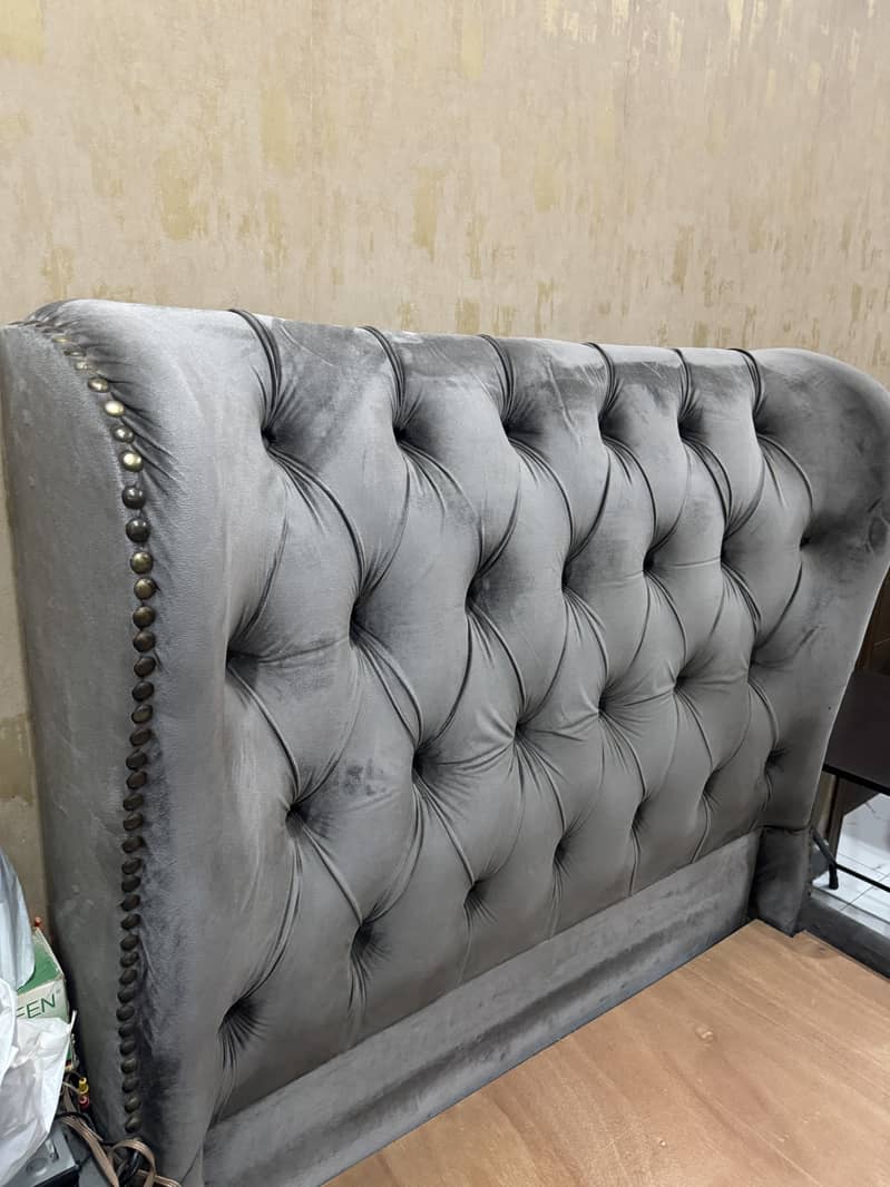 Single bed with one side table 3