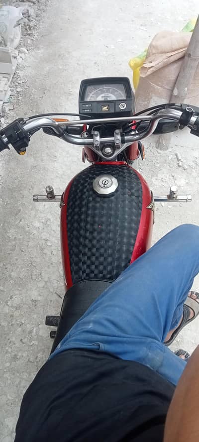 Honda. 19+20 baik hai. boht achi our smooth hai. our  koi b kam ni hone
