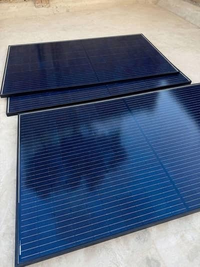4 LONGI 385 WATTS SOLAR PANELS 10/10 CONDITION