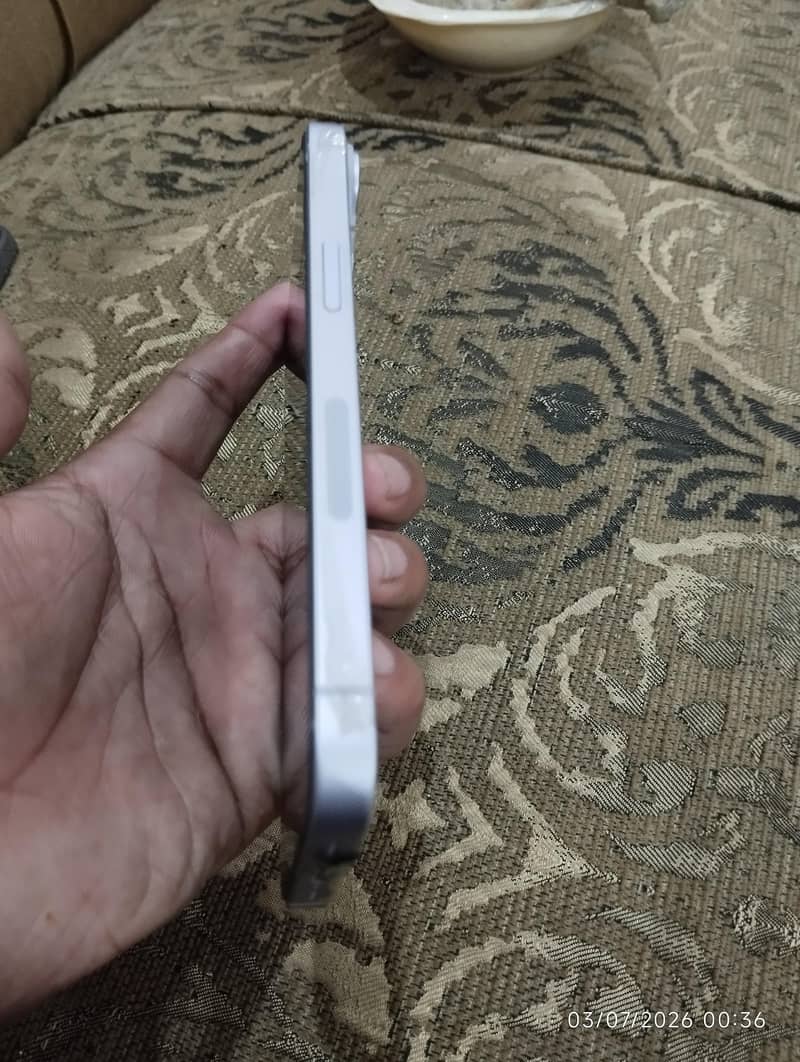 Apple iPhone 14 4