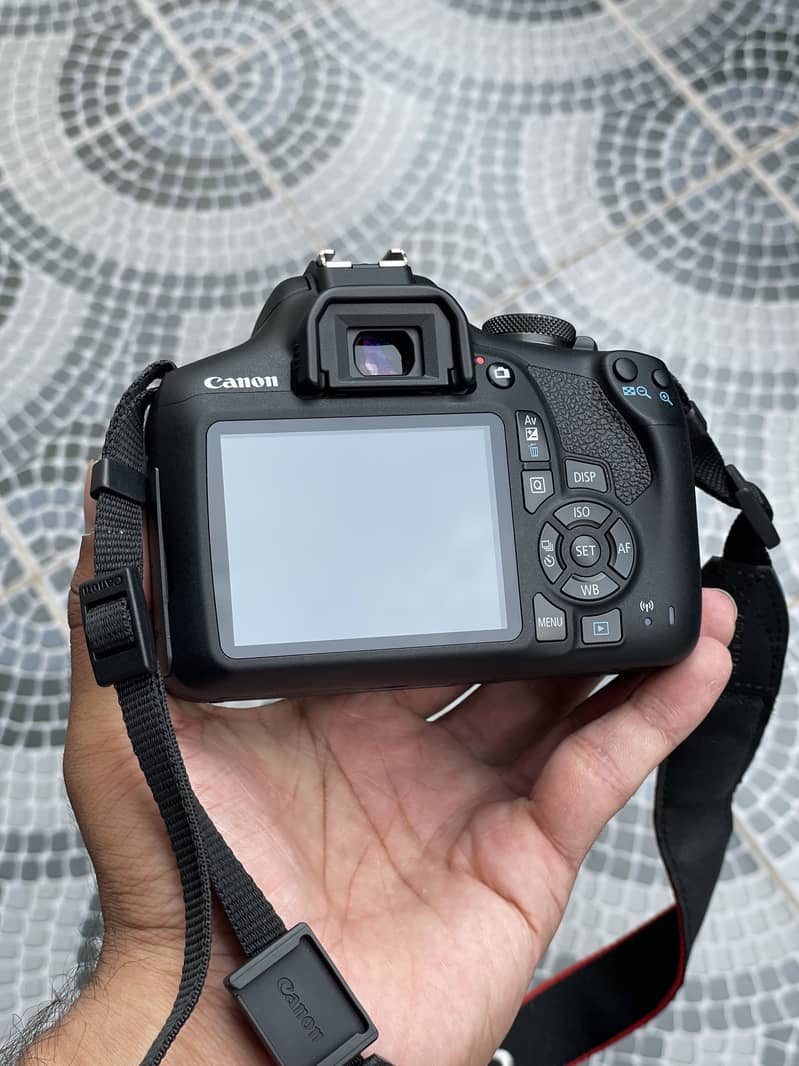 Canon EOS 2000D DSLR Camera. 4