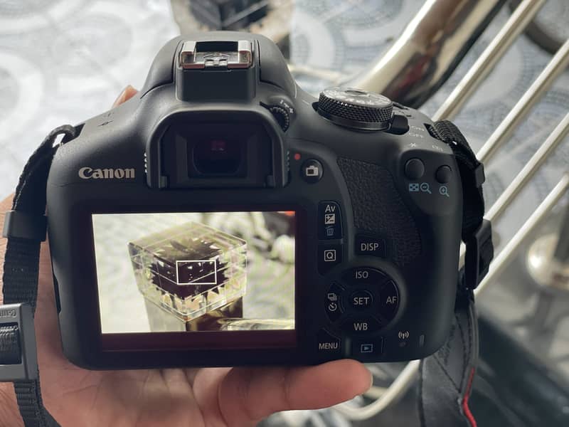 Canon EOS 2000D DSLR Camera. 7