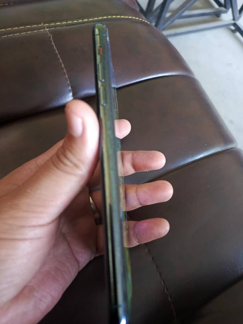 Apple iPhone 11 Pro Max 4