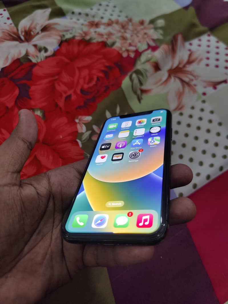 Apple iPhone X 4