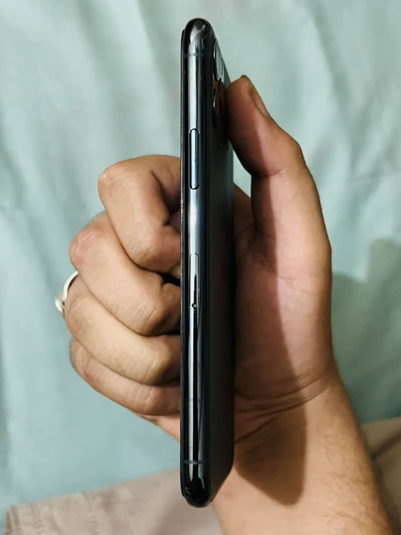 Apple iPhone 11 Pro 2