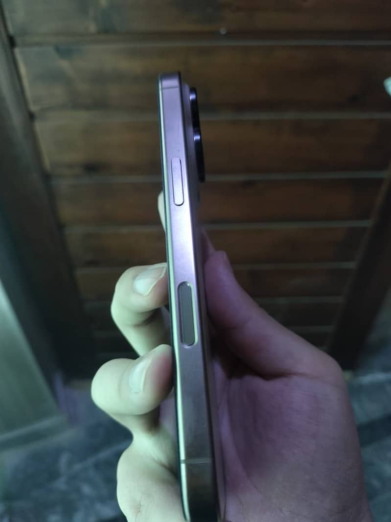 iPhone 16 pro 2