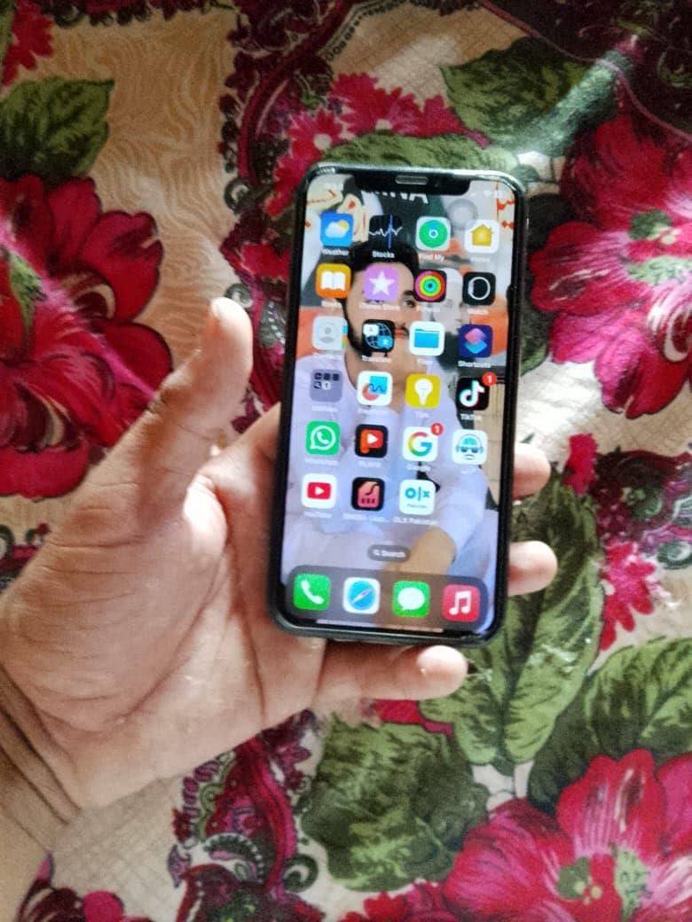 Apple iPhone X 3