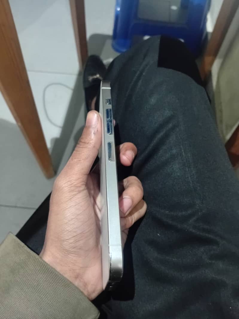 Apple iPhone 13 Pro Max 4