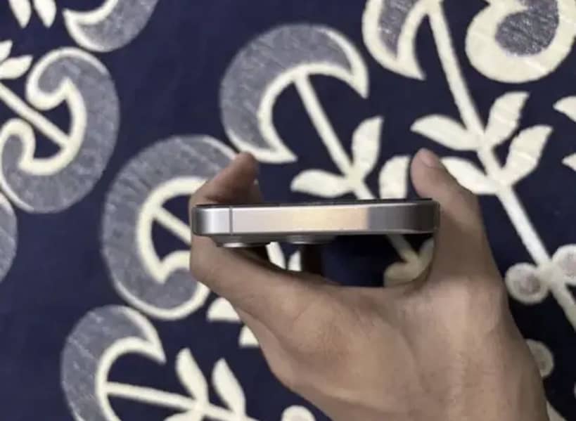 Apple iPhone 15 Pro 2