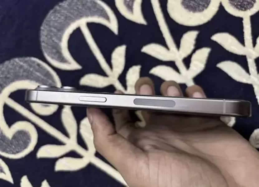 Apple iPhone 15 Pro 3
