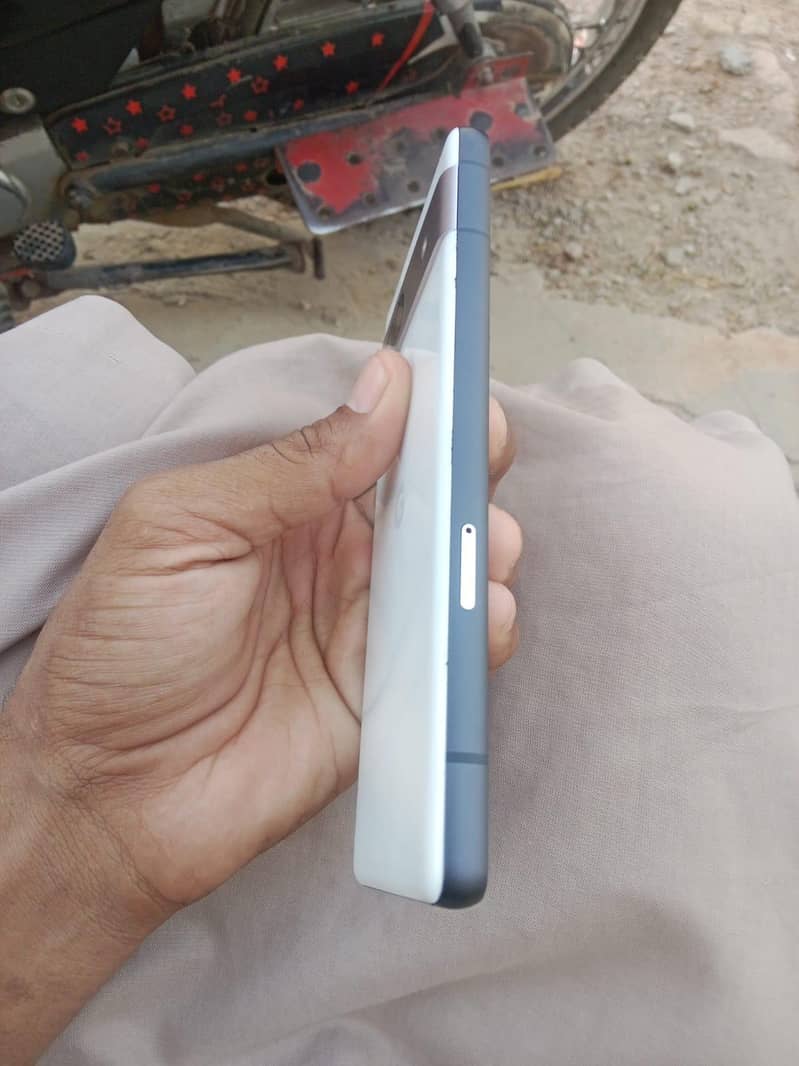 Google Pixel 7a 1