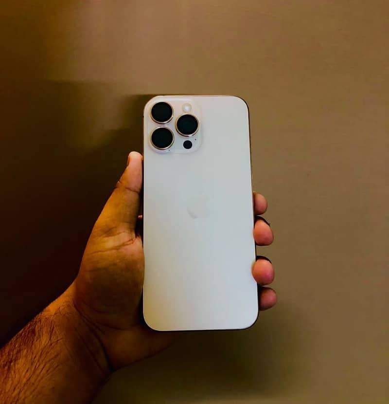Apple iPhone 16 Pro Max 0