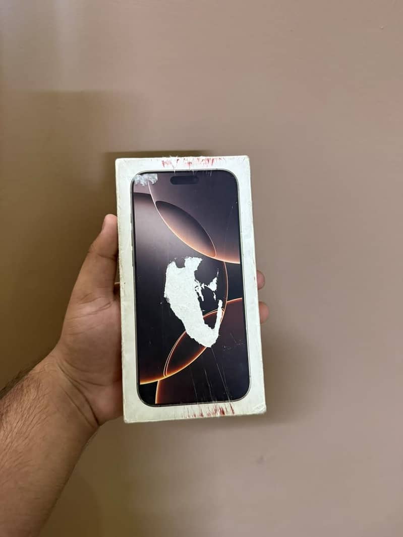 Apple iPhone 16 Pro Max 3
