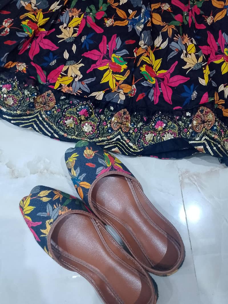 شرارا+فراک+ میچنگ کھسہ+دوپٹہ 1