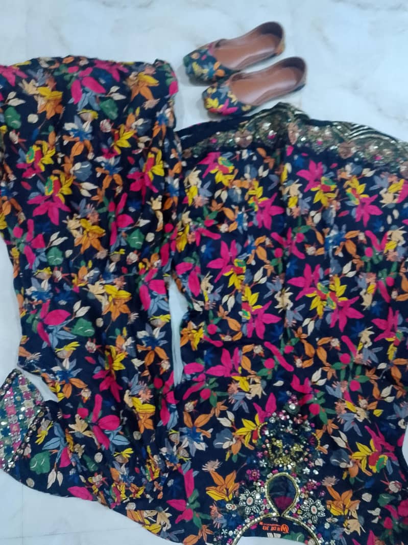 شرارا+فراک+ میچنگ کھسہ+دوپٹہ 3