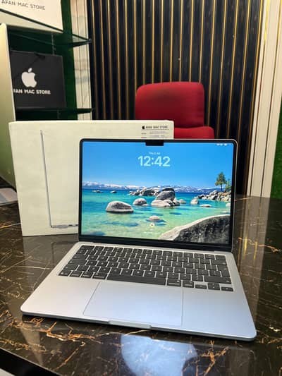 Macbook Air M4 Chip 16 GB RAM - Complete Box 10/10 condition - Apple