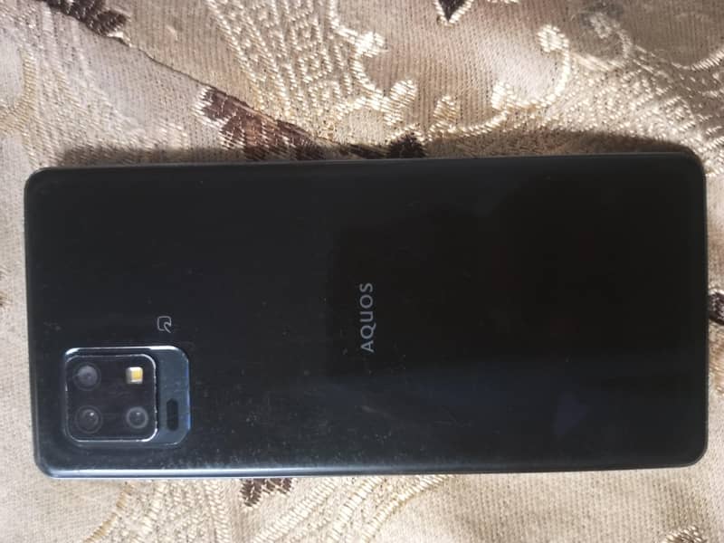 Sharp Aquos Zero6 1