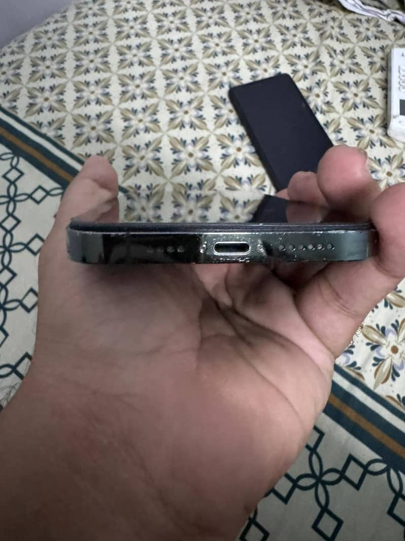 Apple iPhone 13 Pro Max 3