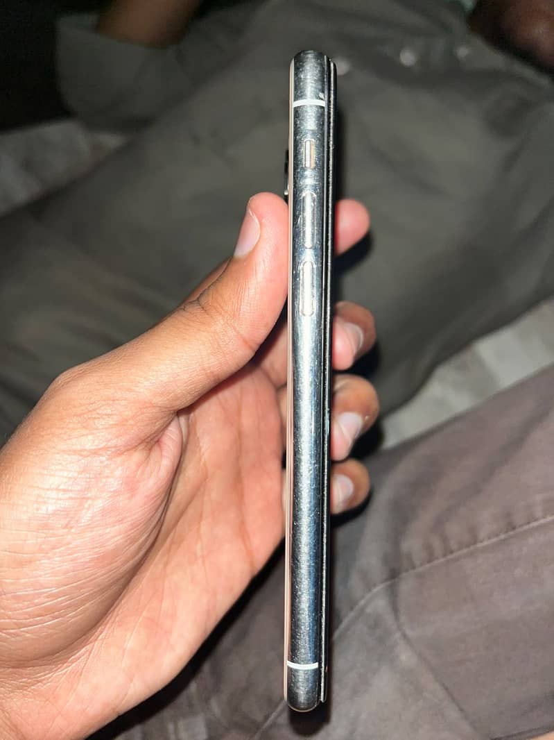 Apple iPhone 11 Pro 2