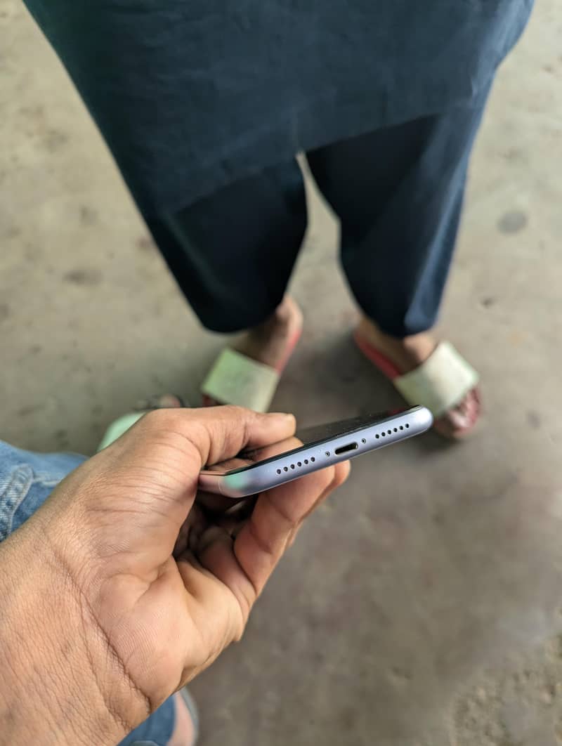Apple iPhone 11 3