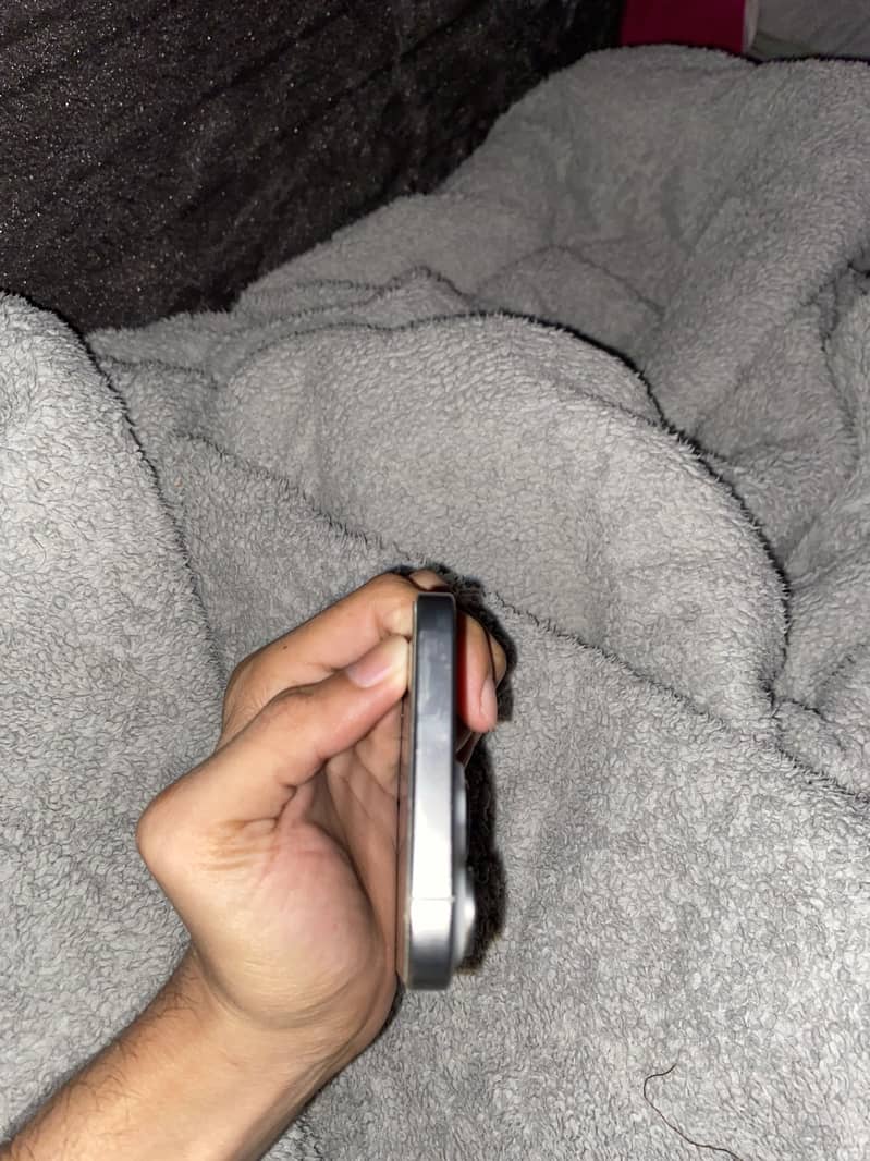 Apple iPhone 16 Pro Max 3