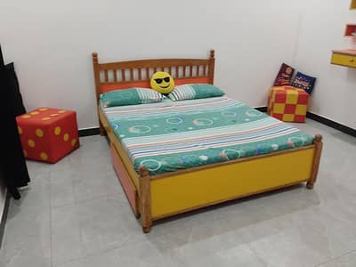 kids bedroom set available in good condition