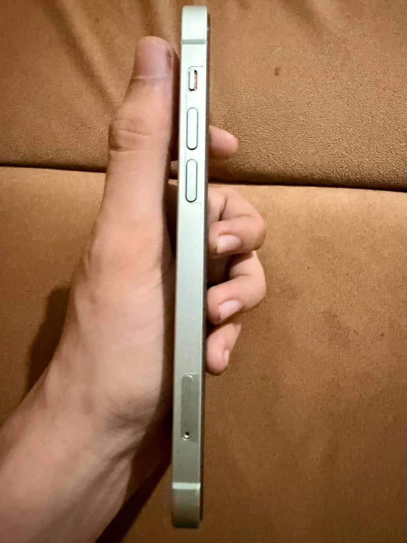 Apple iPhone 12 4