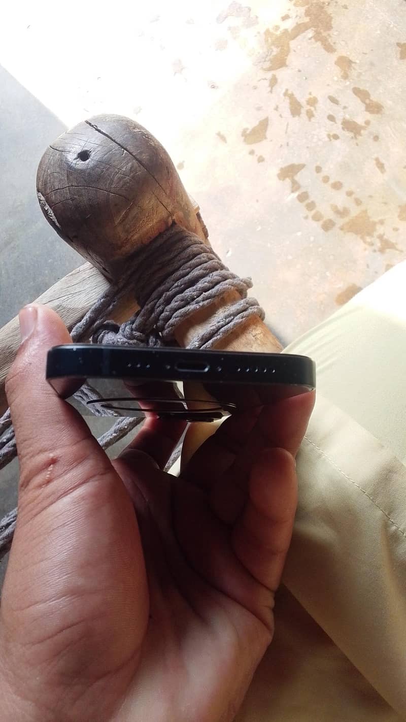 Apple iPhone 13 2