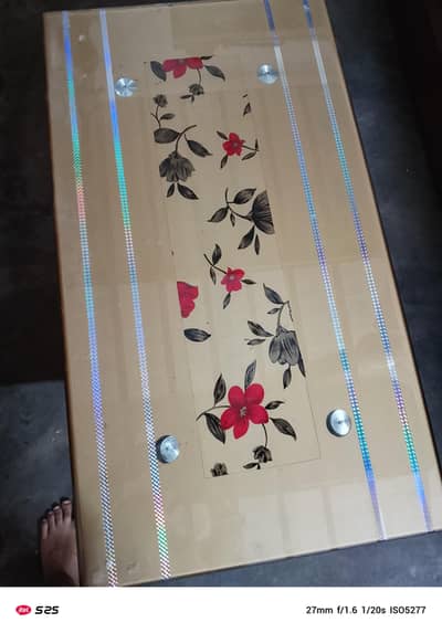 ya table bilkul new ha 1 din be use ni howa